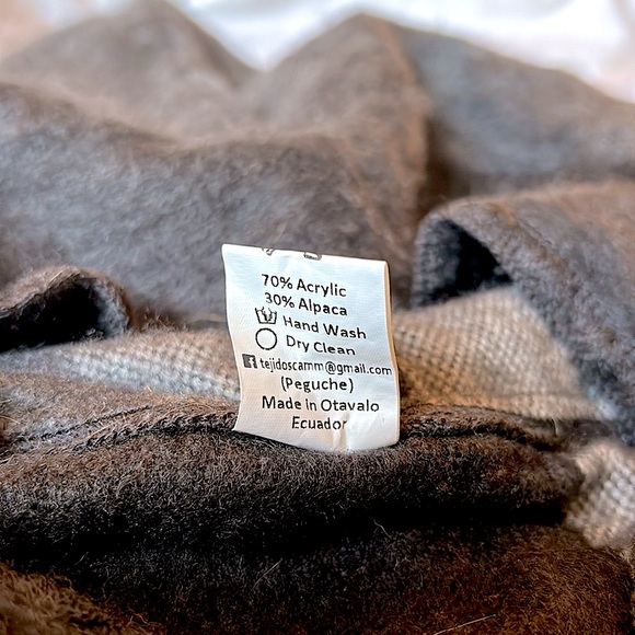 OS Alpaca/Acrylic Poncho - Picture 4 of 4